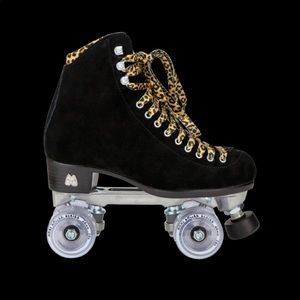 Moxi Panther Rollerskates NIB, includes everything sent originally